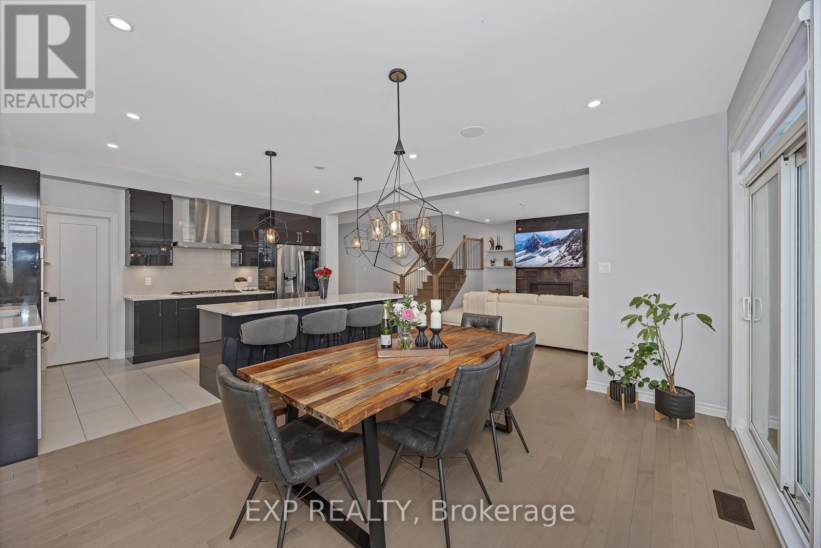 












711 MOONFLOWER CRESCENT

,
Ottawa,




Ontario
K1T0X8

