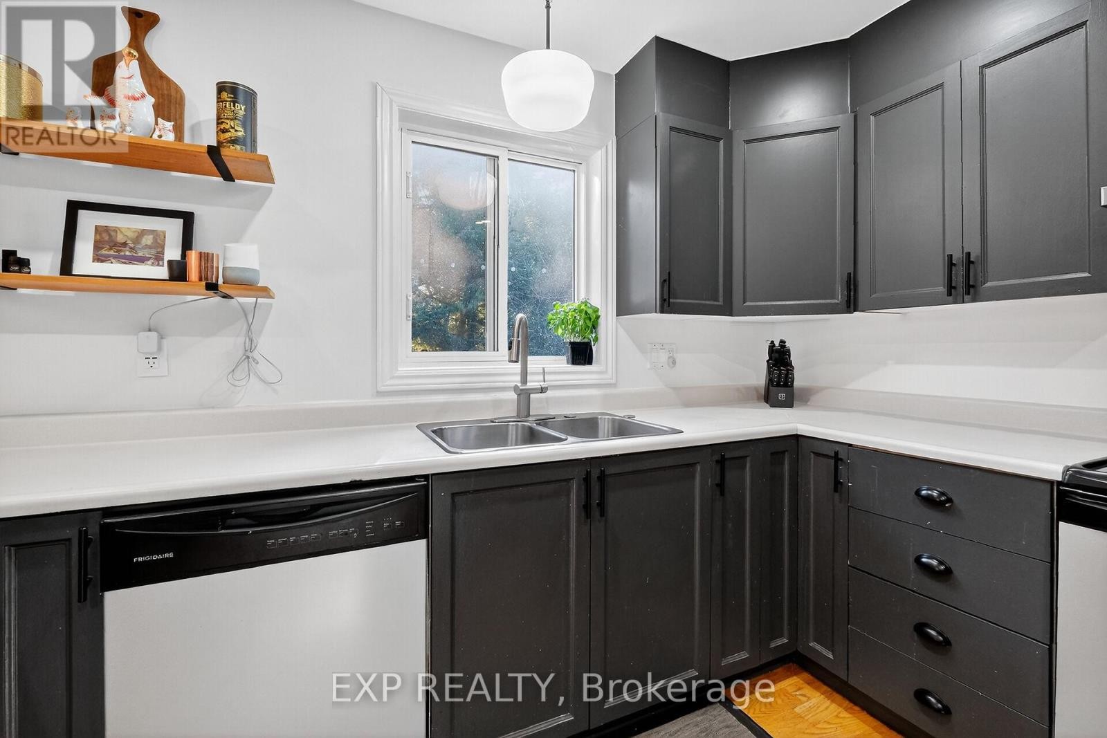 












544 LOUCKS DRIVE

,
Russell,




Ontario
K4R1B6

