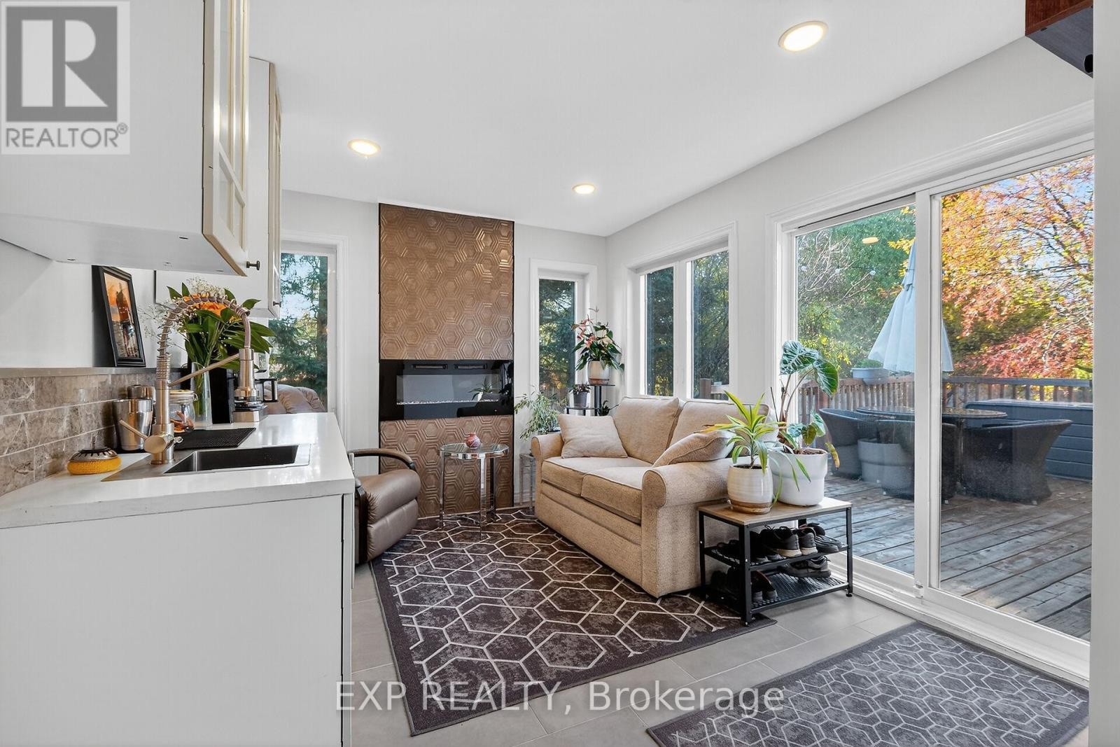 












544 LOUCKS DRIVE

,
Russell,




Ontario
K4R1B6

