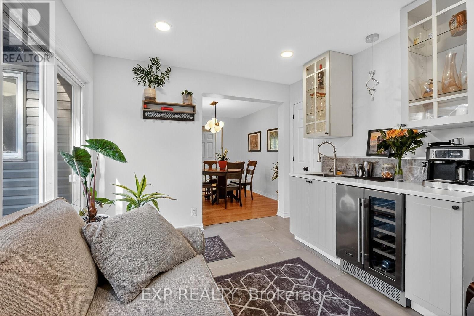 












544 LOUCKS DRIVE

,
Russell,




Ontario
K4R1B6

