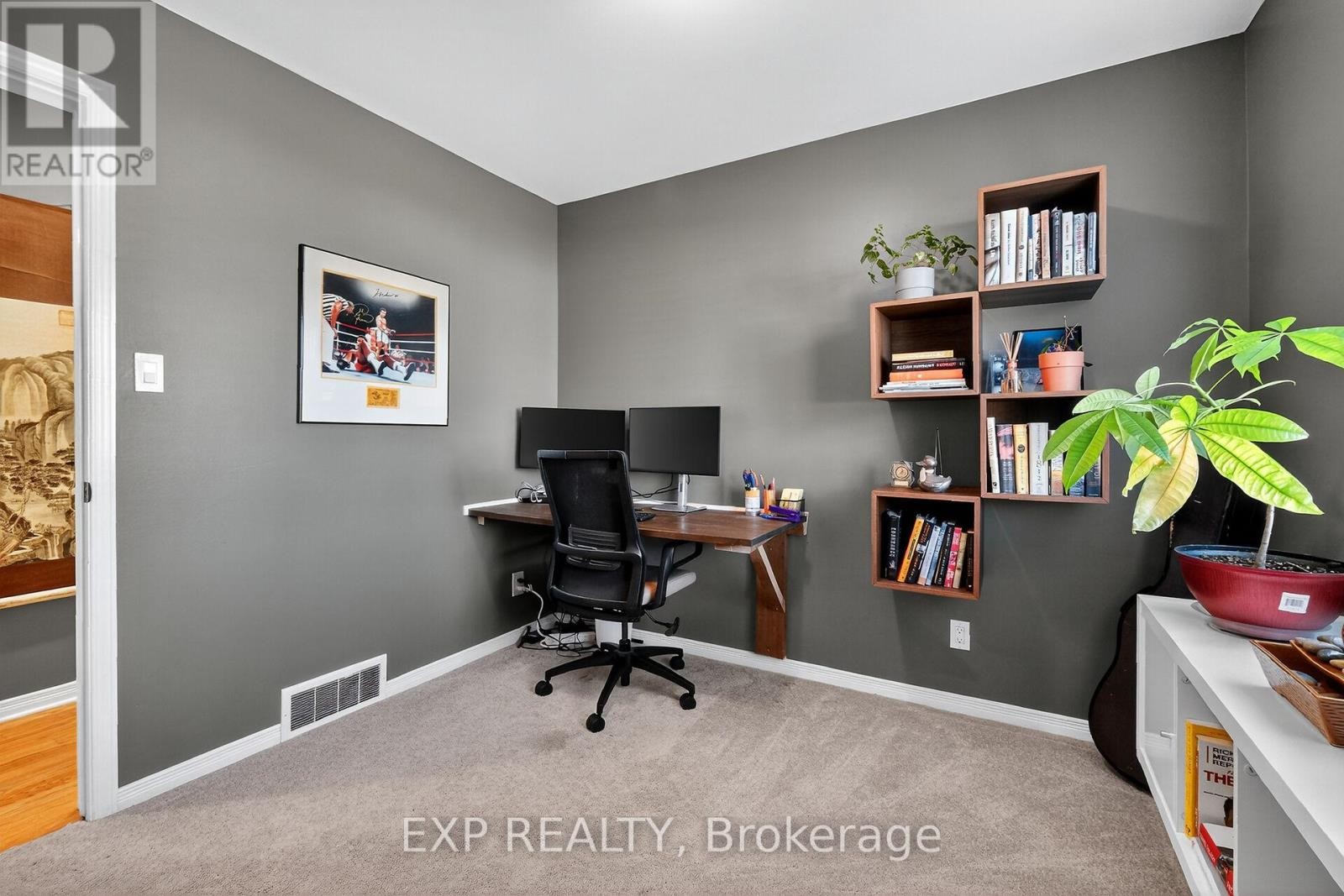 












544 LOUCKS DRIVE

,
Russell,




Ontario
K4R1B6

