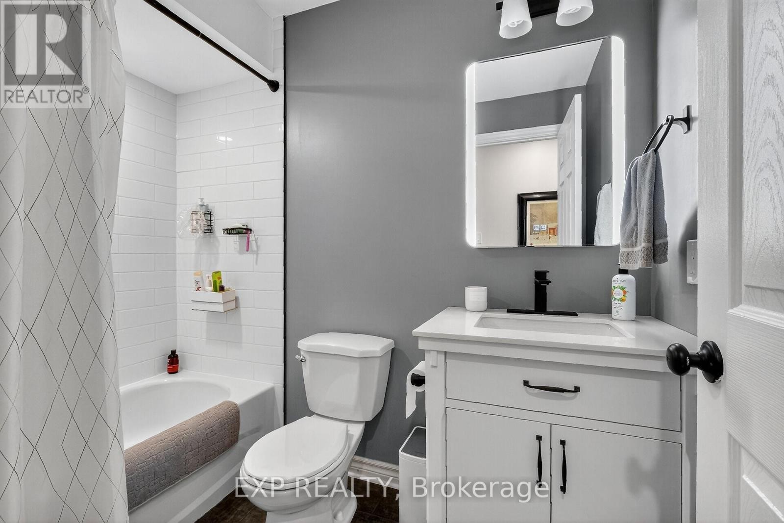 












544 LOUCKS DRIVE

,
Russell,




Ontario
K4R1B6

