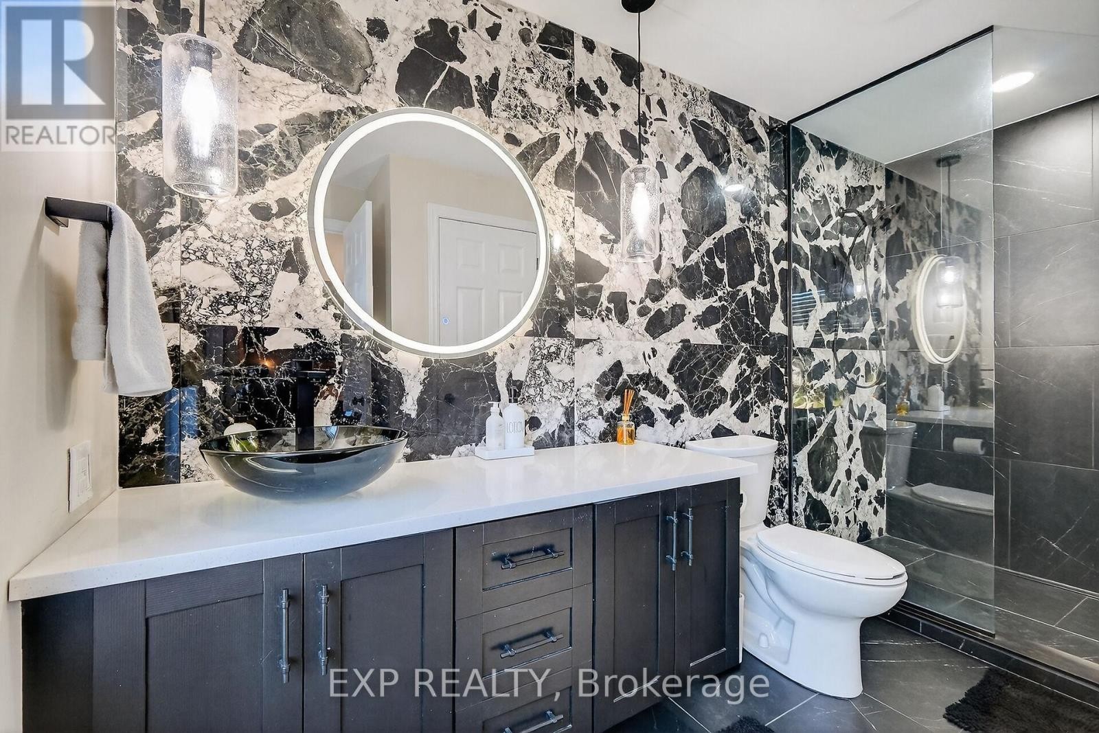 












544 LOUCKS DRIVE

,
Russell,




Ontario
K4R1B6

