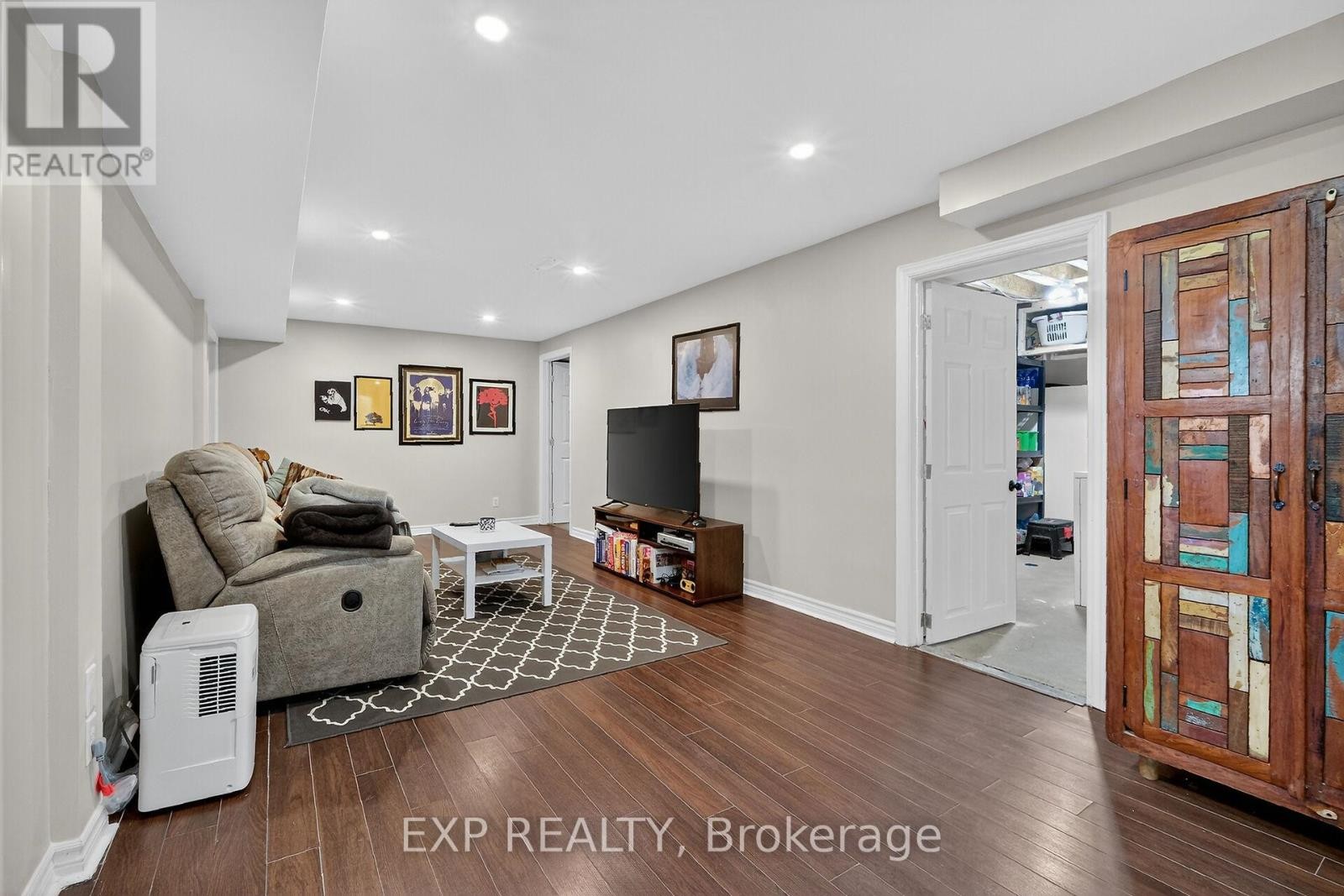 












544 LOUCKS DRIVE

,
Russell,




Ontario
K4R1B6

