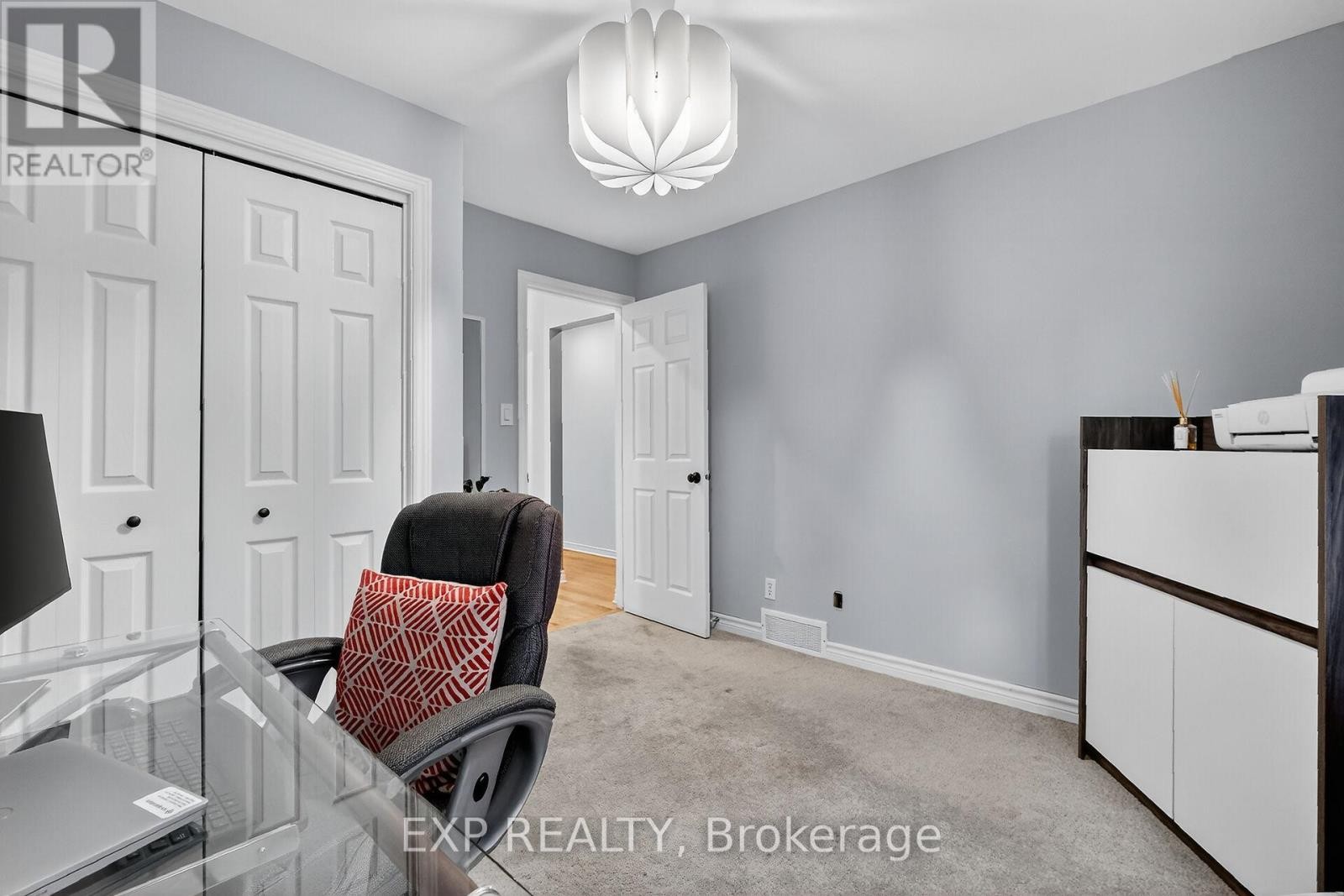 












544 LOUCKS DRIVE

,
Russell,




Ontario
K4R1B6

