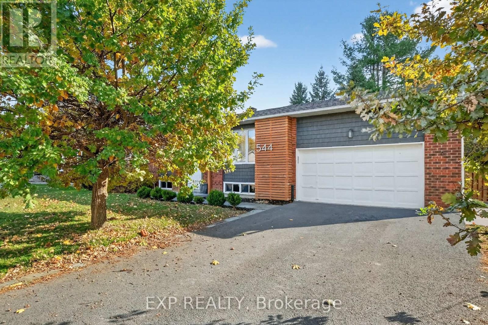 












544 LOUCKS DRIVE

,
Russell,




Ontario
K4R1B6

