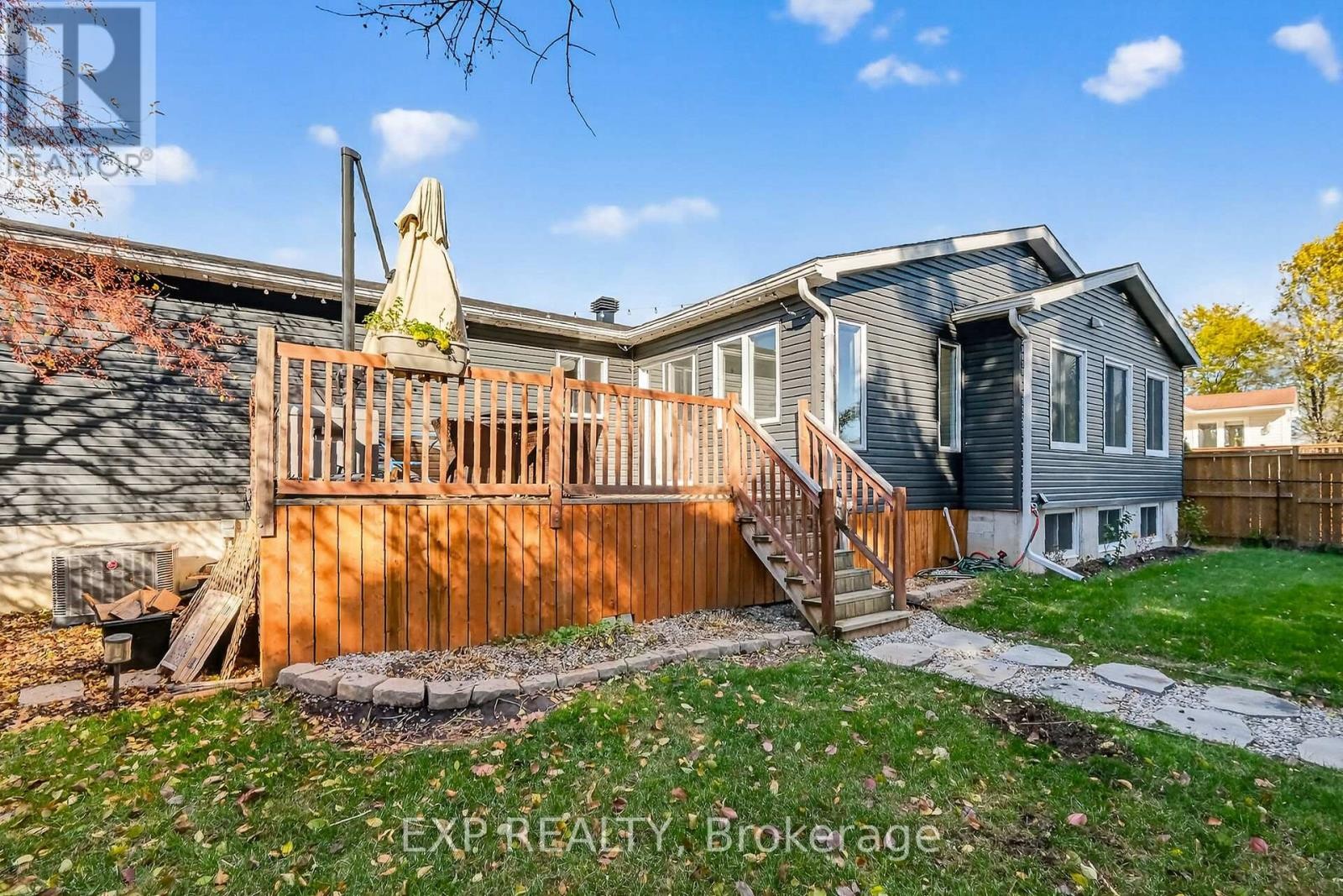 












544 LOUCKS DRIVE

,
Russell,




Ontario
K4R1B6

