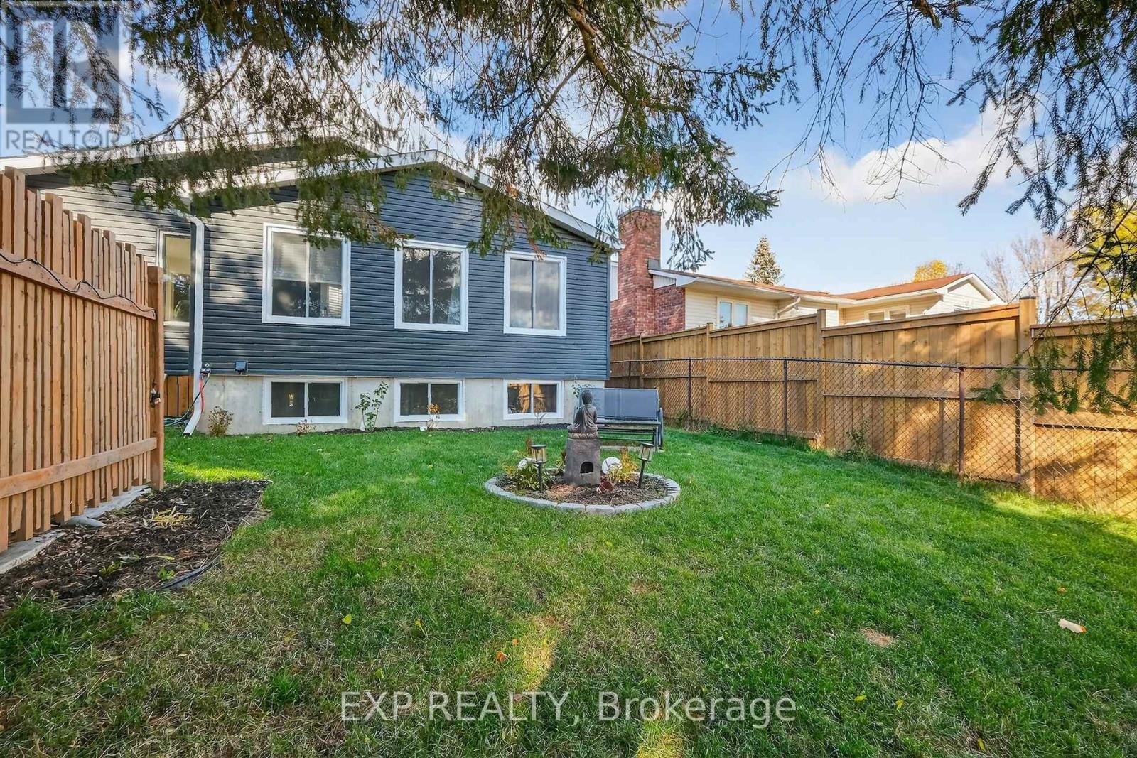 












544 LOUCKS DRIVE

,
Russell,




Ontario
K4R1B6

