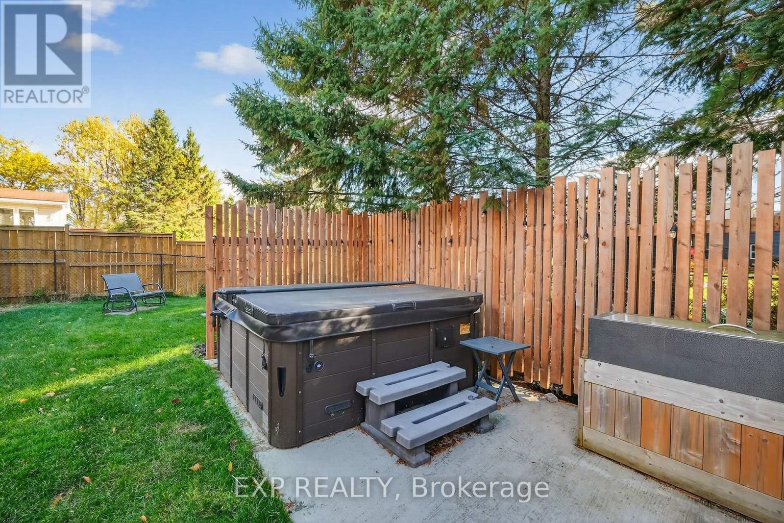 












544 LOUCKS DRIVE

,
Russell,




Ontario
K4R1B6

