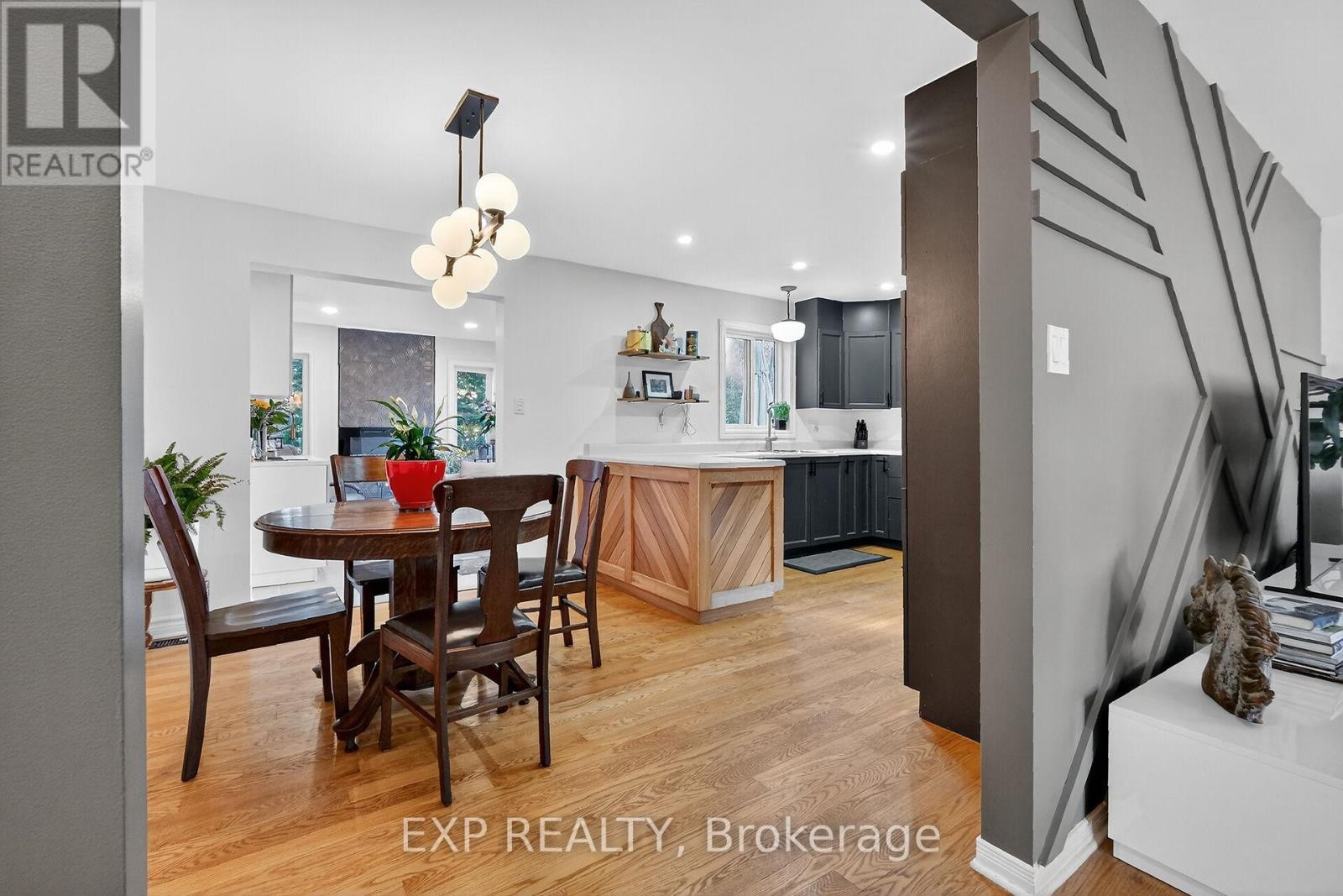 












544 LOUCKS DRIVE

,
Russell,




Ontario
K4R1B6

