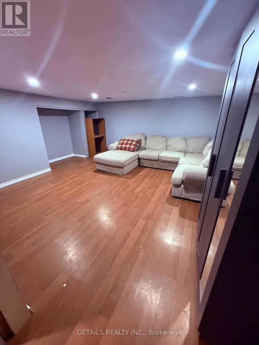 












698 COOPER STREET

,
Ottawa,




Ontario
K1R6C6

