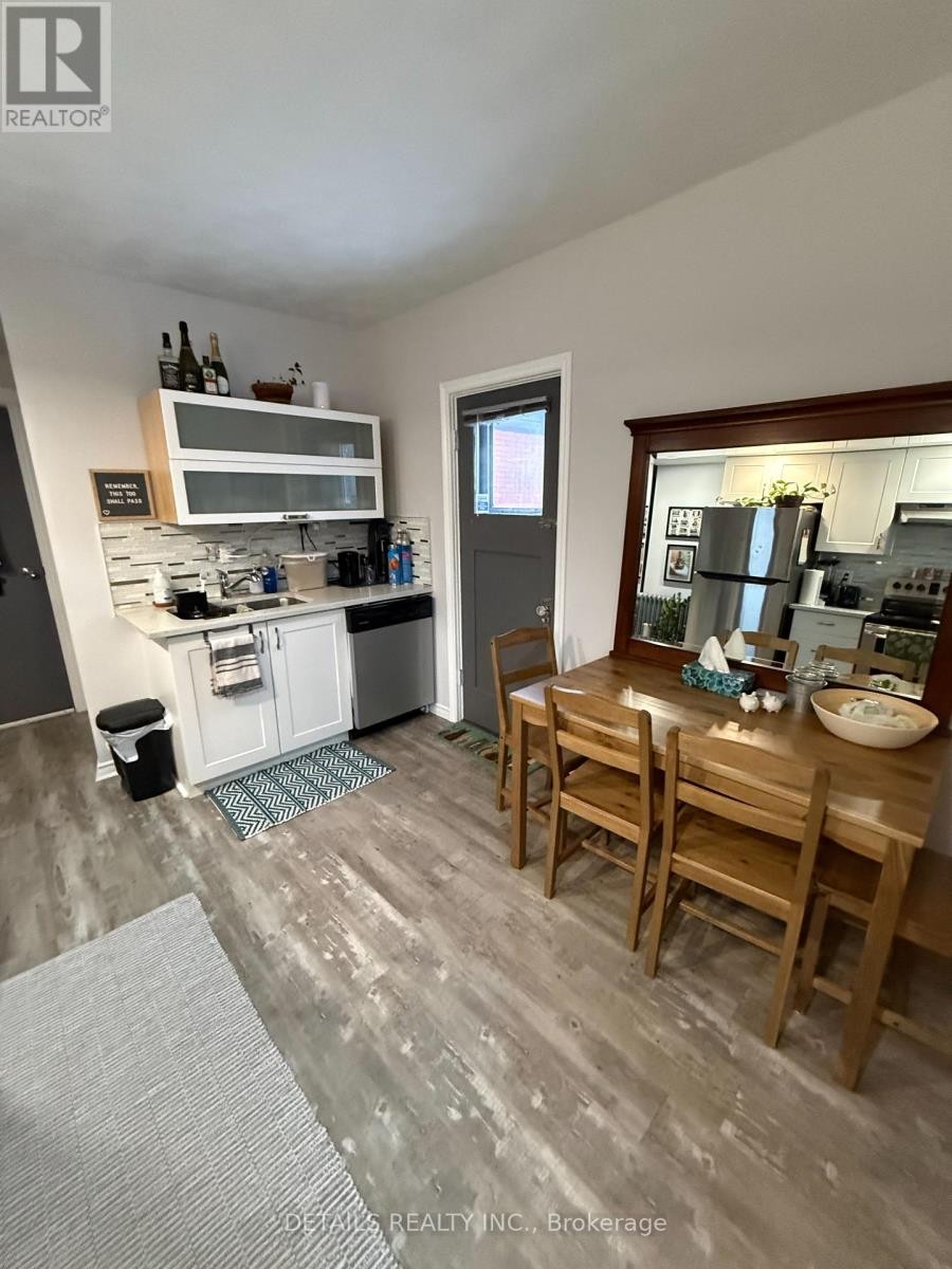 












698 COOPER STREET

,
Ottawa,




Ontario
K1R6C6

