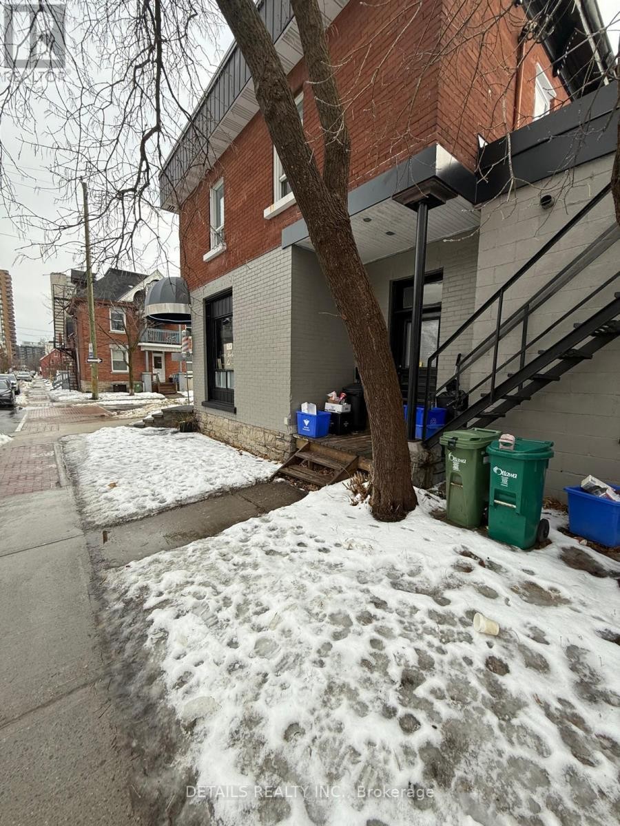 












698 COOPER STREET

,
Ottawa,




Ontario
K1R6C6

