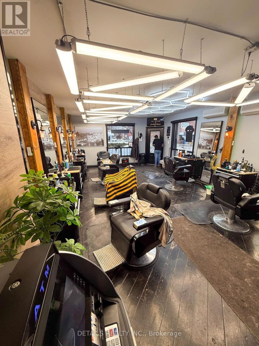 












698 COOPER STREET

,
Ottawa,




Ontario
K1R6C6

