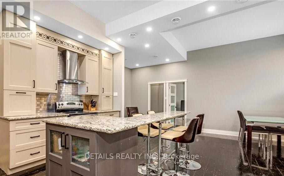 












698 COOPER STREET

,
Ottawa,




Ontario
K1R6C6

