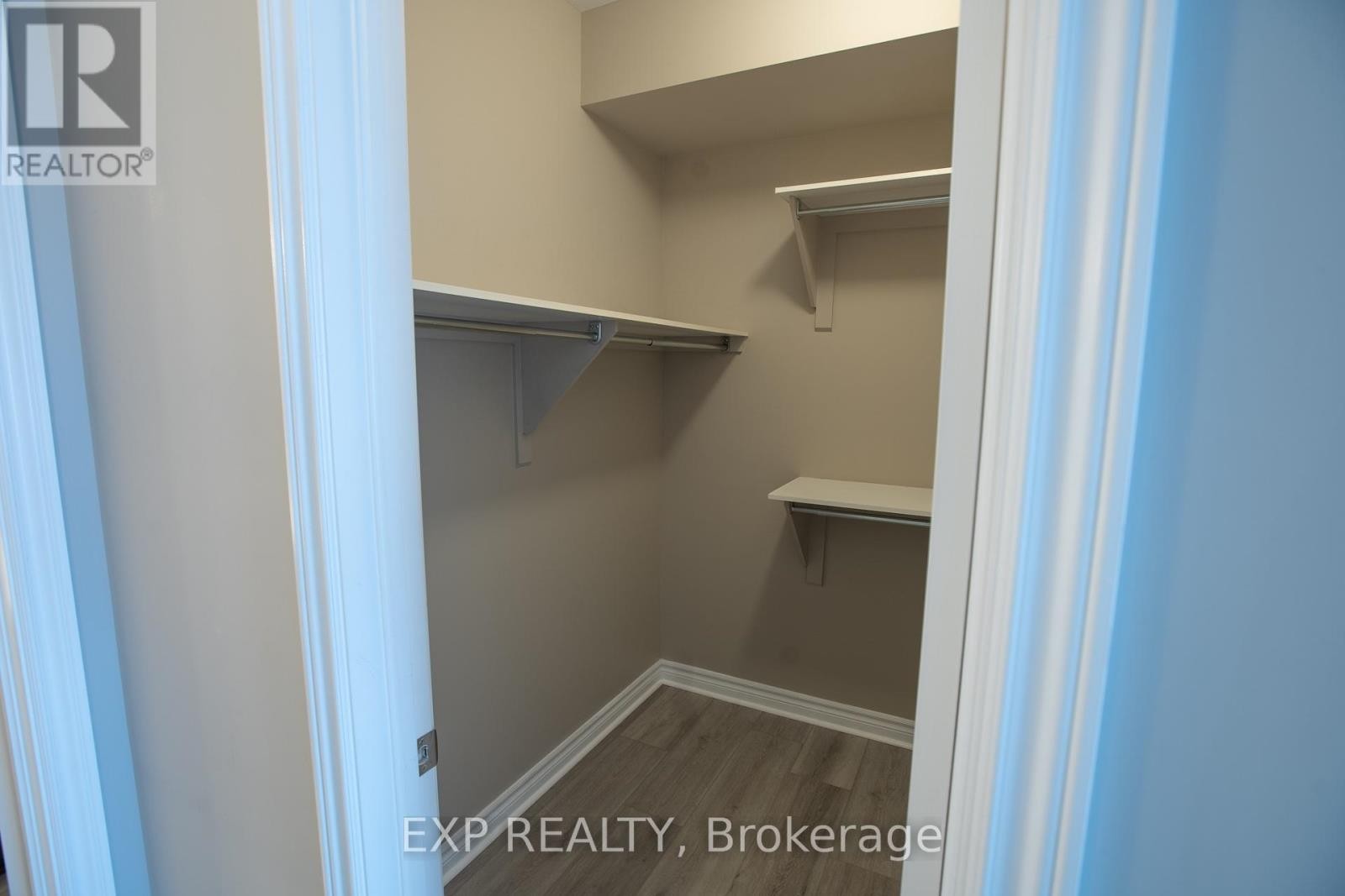 












305 - 301 BAYROSE DRIVE

,
Ottawa,




Ontario
K2J5W3

