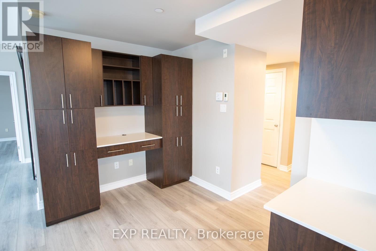 












305 - 301 BAYROSE DRIVE

,
Ottawa,




Ontario
K2J5W3

