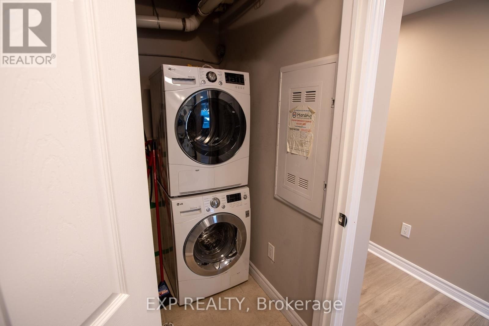 












305 - 301 BAYROSE DRIVE

,
Ottawa,




Ontario
K2J5W3

