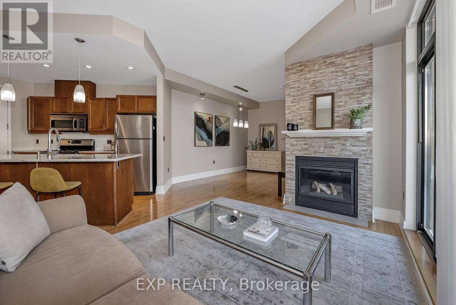 












209 - 260 BESSERER STREET

,
Ottawa,




Ontario
K1N1J3

