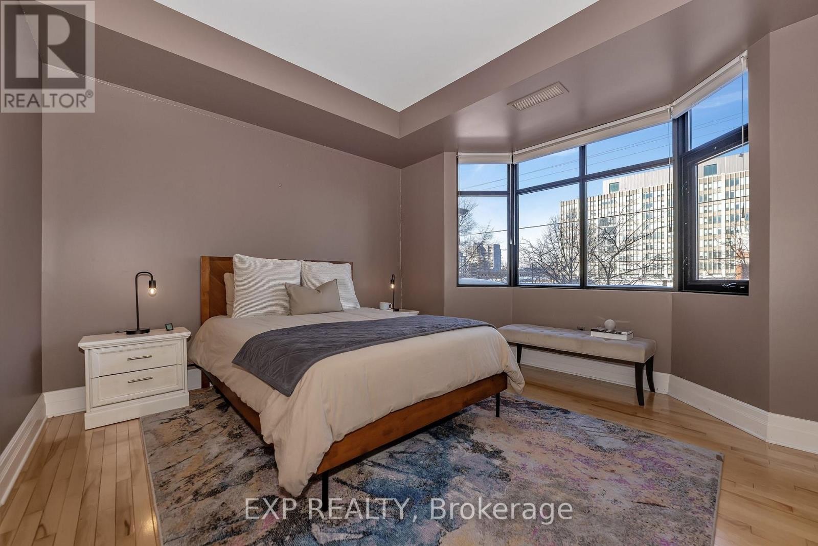 












209 - 260 BESSERER STREET

,
Ottawa,




Ontario
K1N1J3

