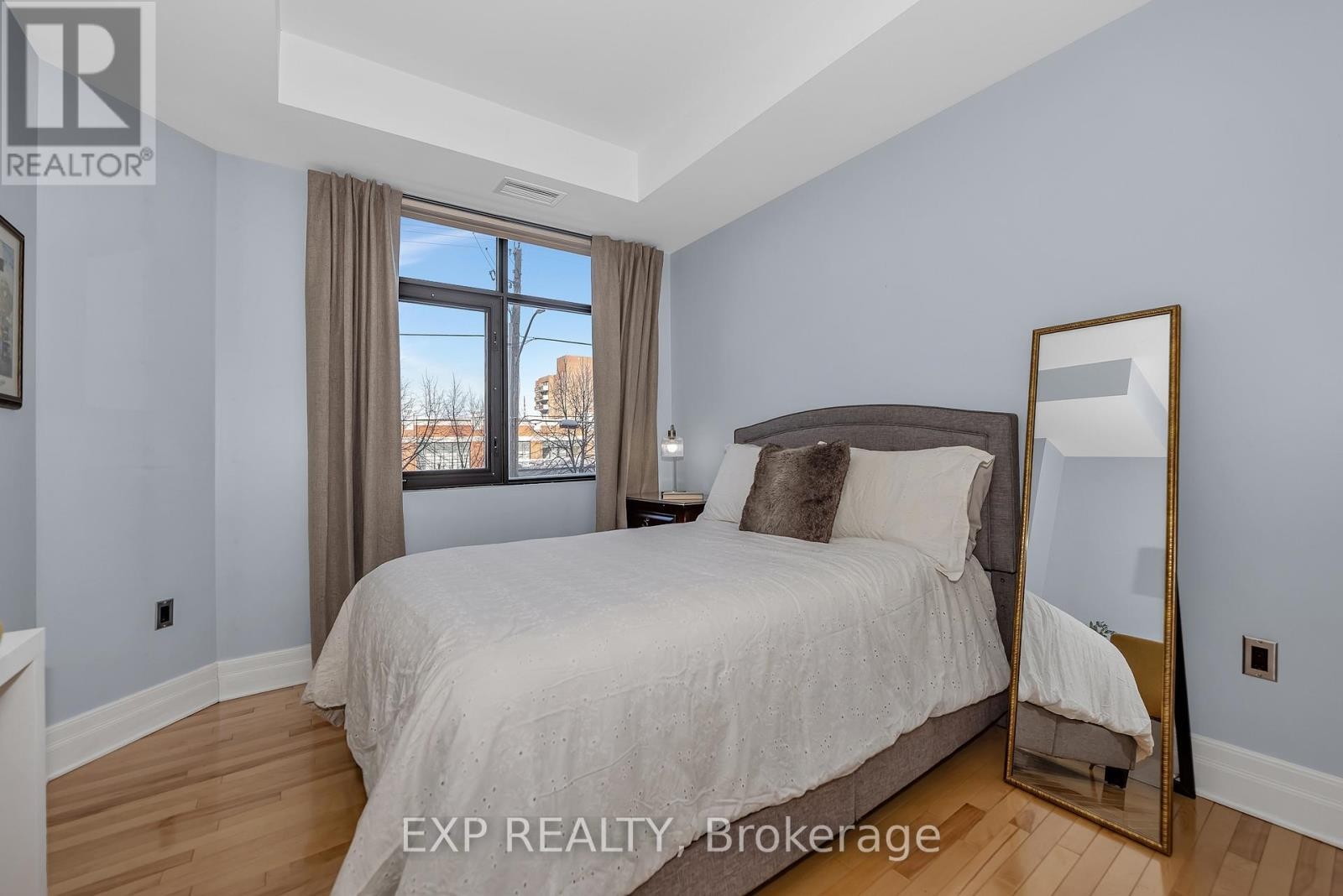 












209 - 260 BESSERER STREET

,
Ottawa,




Ontario
K1N1J3

