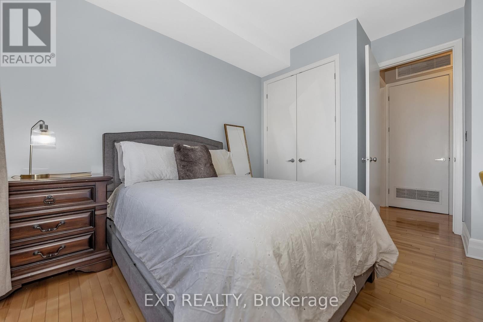 












209 - 260 BESSERER STREET

,
Ottawa,




Ontario
K1N1J3

