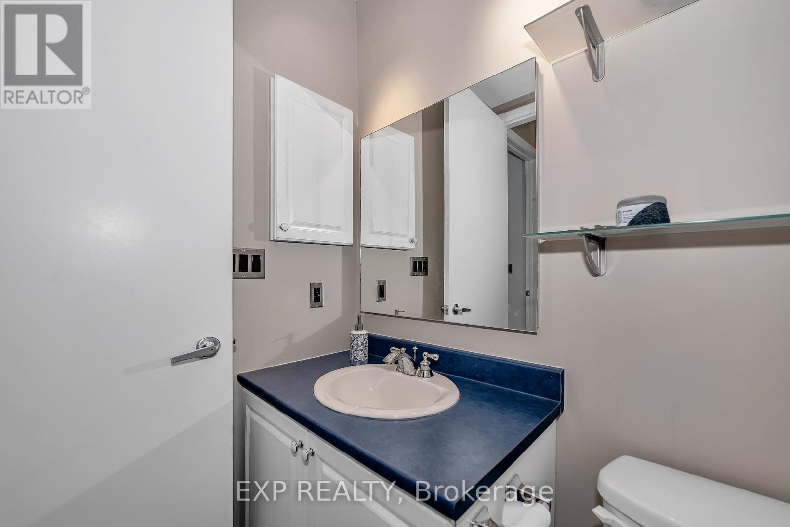 












209 - 260 BESSERER STREET

,
Ottawa,




Ontario
K1N1J3

