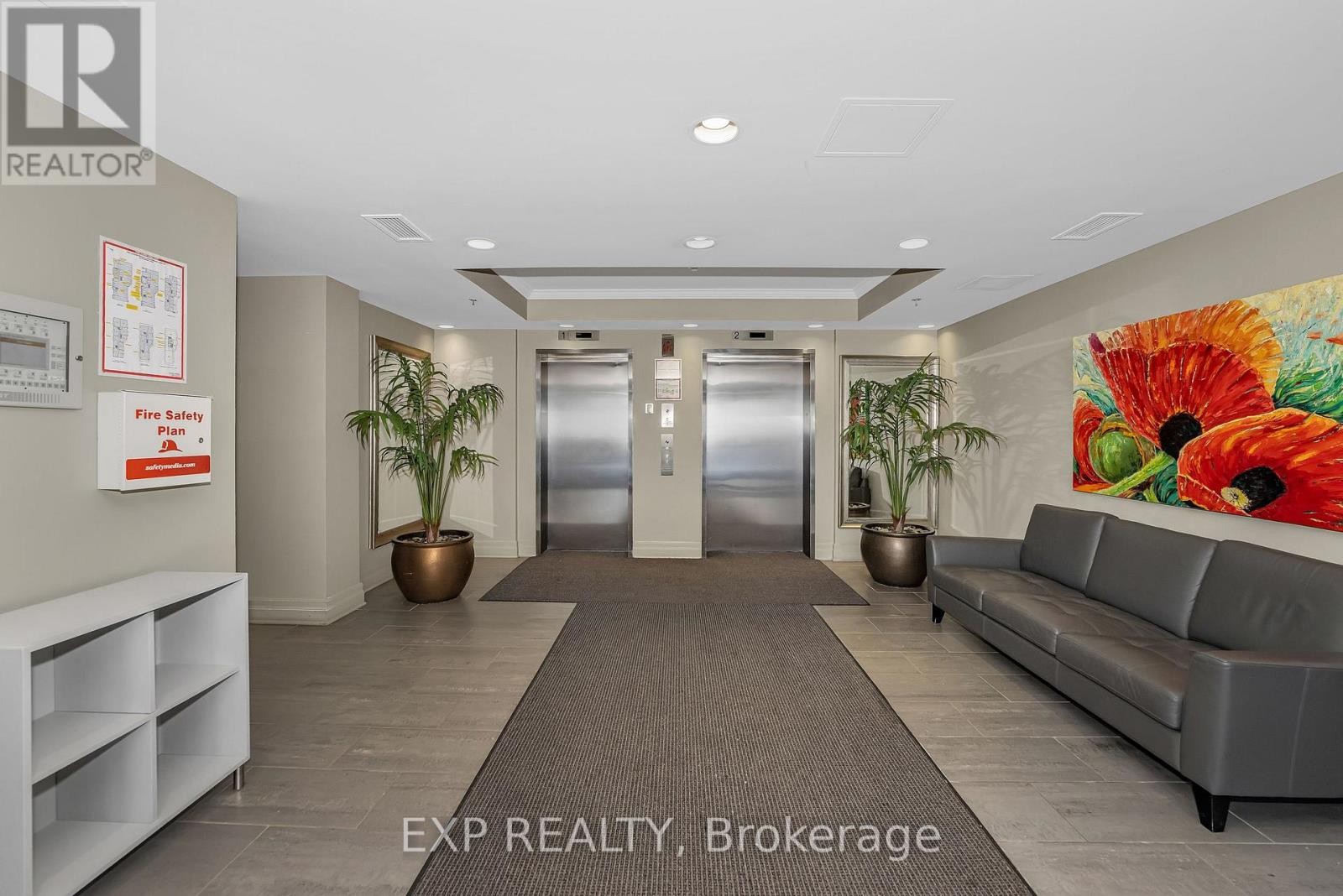 












209 - 260 BESSERER STREET

,
Ottawa,




Ontario
K1N1J3

