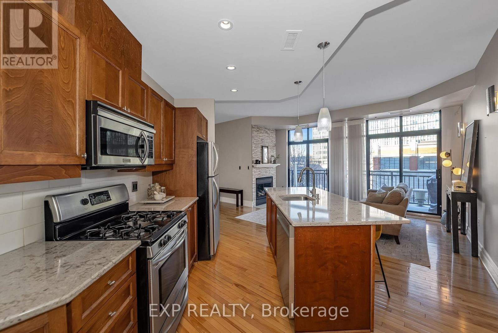 












209 - 260 BESSERER STREET

,
Ottawa,




Ontario
K1N1J3

