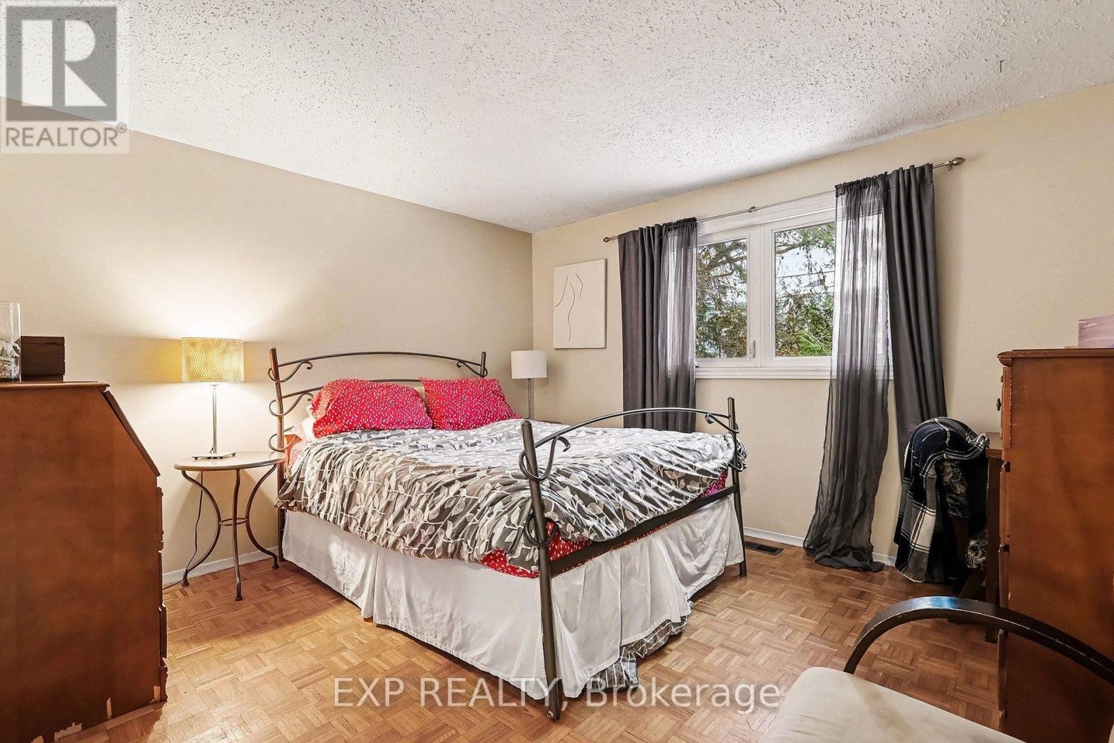 












15 WEDGEWOOD CRESCENT

,
Ottawa,




Ontario
K1B4B5

