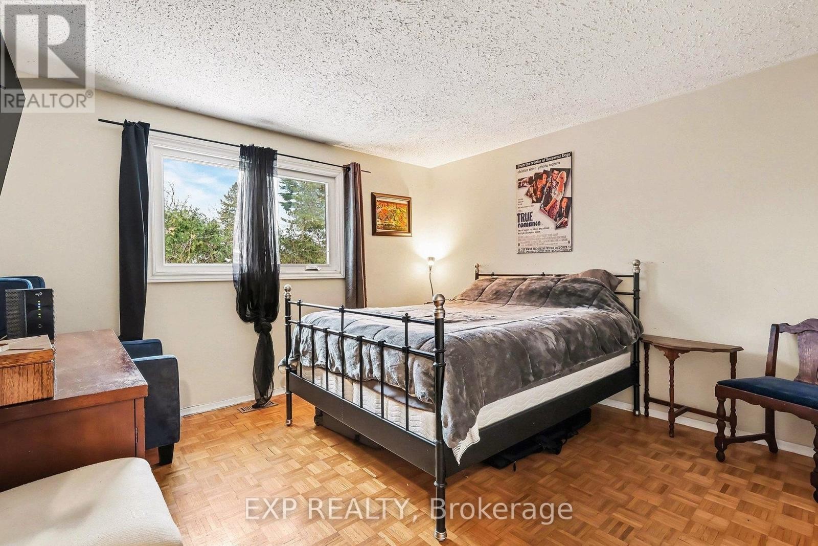 












15 WEDGEWOOD CRESCENT

,
Ottawa,




Ontario
K1B4B5

