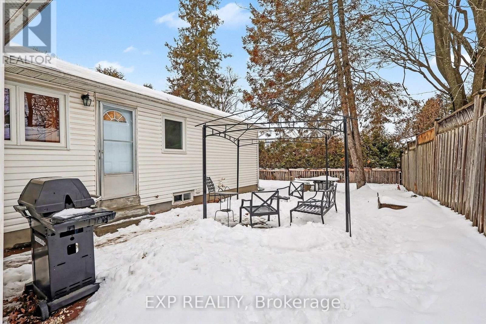 












15 WEDGEWOOD CRESCENT

,
Ottawa,




Ontario
K1B4B5

