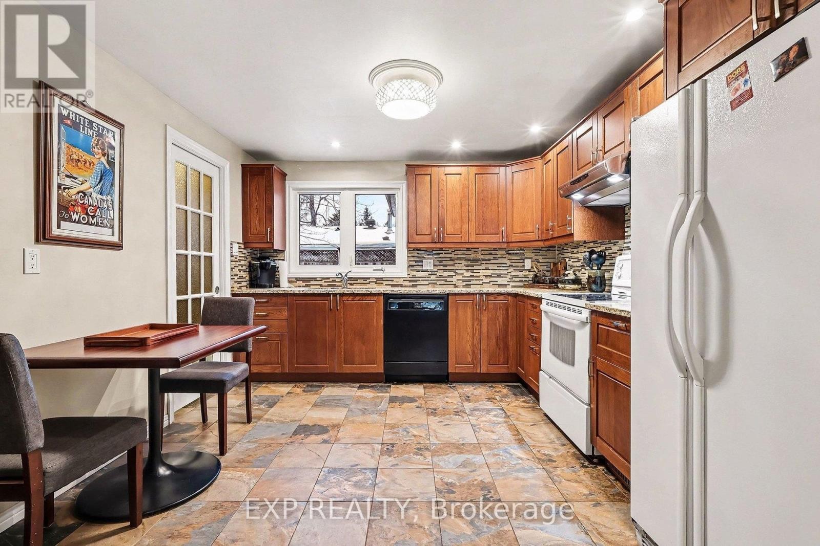 












15 WEDGEWOOD CRESCENT

,
Ottawa,




Ontario
K1B4B5

