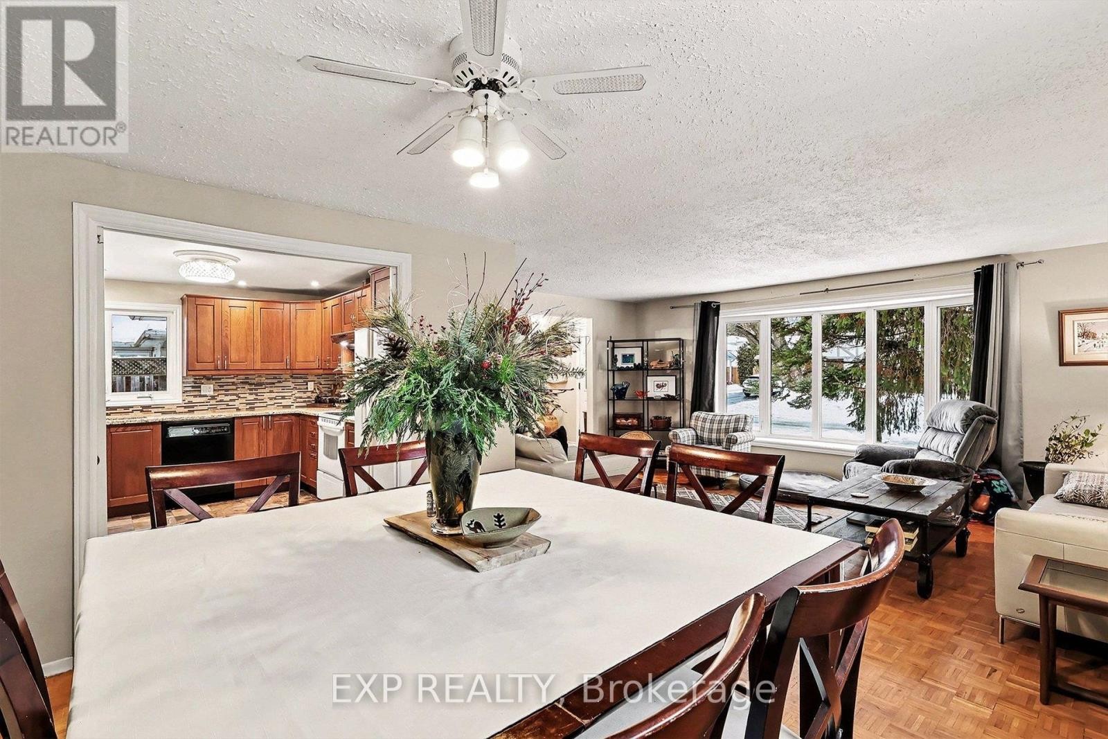 












15 WEDGEWOOD CRESCENT

,
Ottawa,




Ontario
K1B4B5

