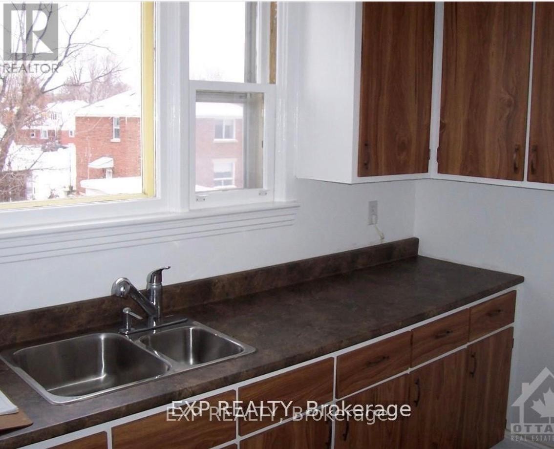 












879 KIRKWOOD AVENUE

,
Ottawa,




Ontario
K1Z5Y3

