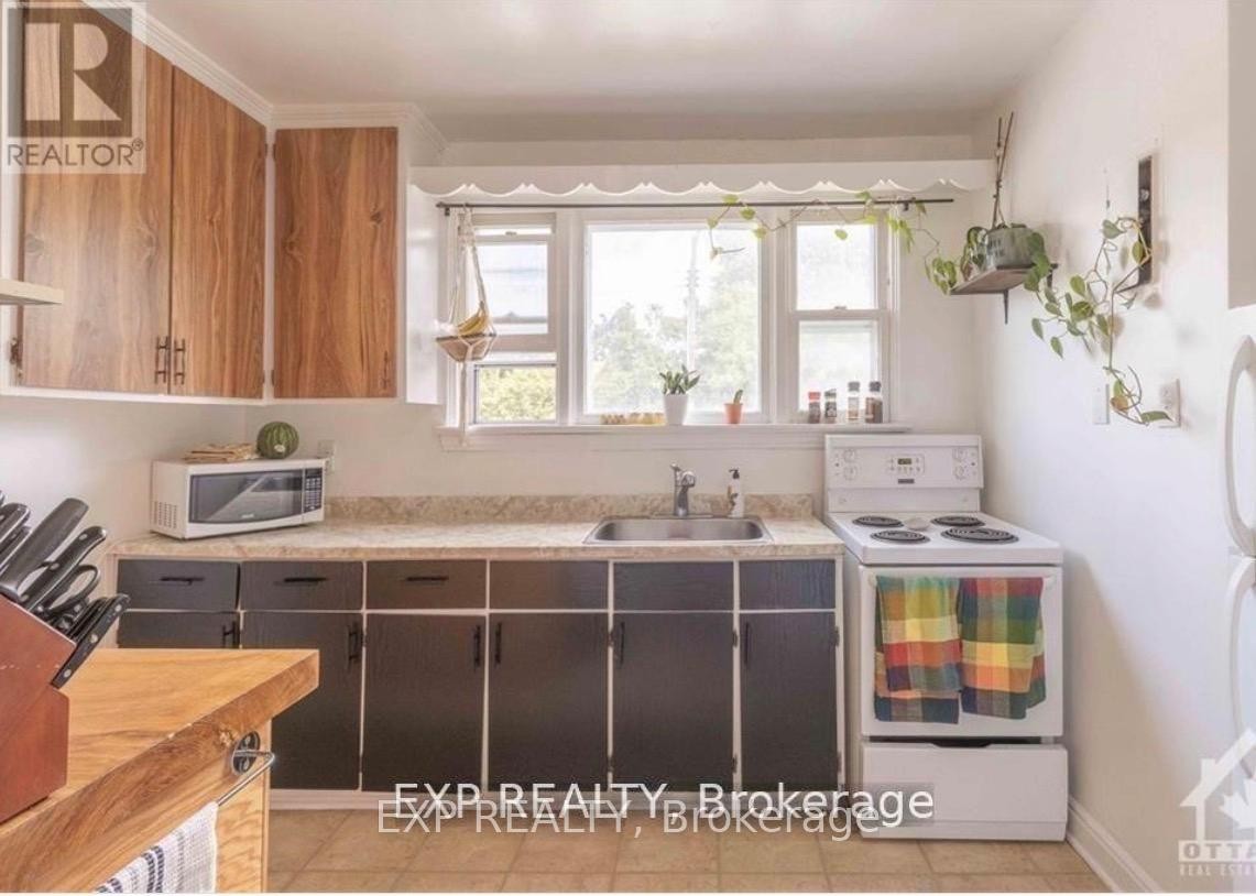 












873 KIRKWOOD AVENUE

,
Ottawa,




Ontario
K1Z5Y3

