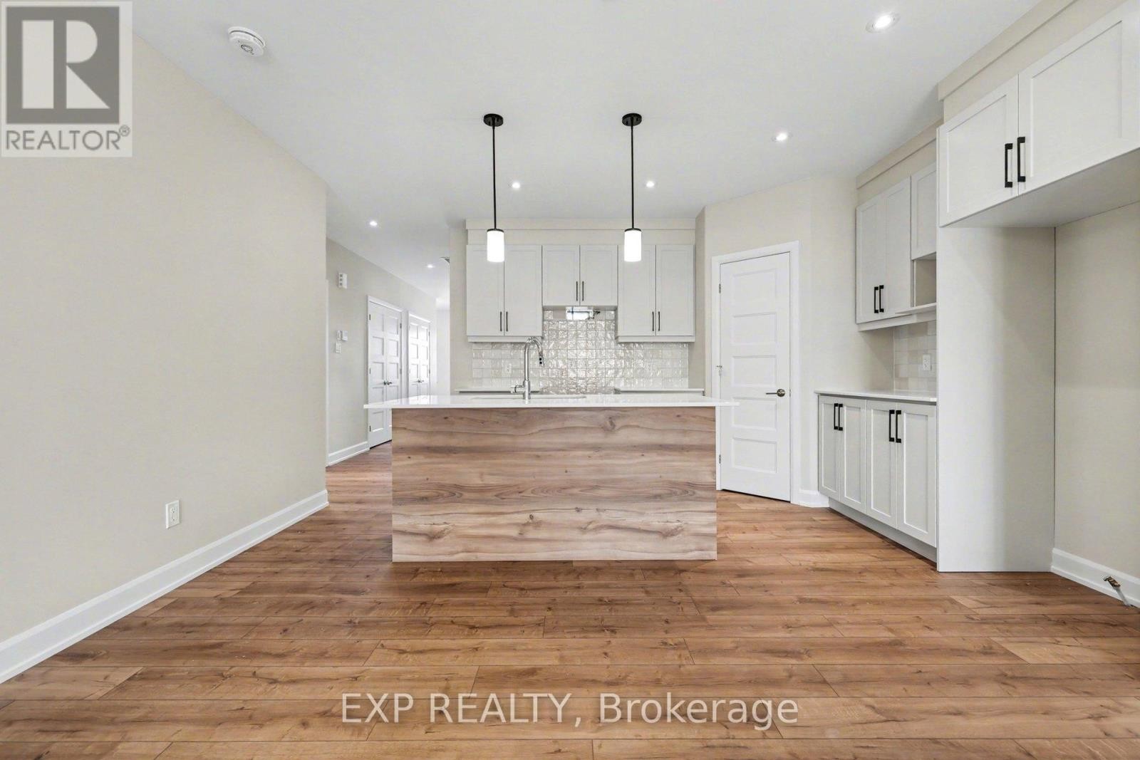 












A - 448 FALCON LANE

,
Russell,




Ontario
K4R0M5

