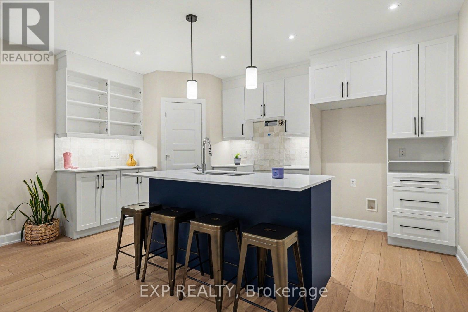 












B - 448 FALCON LANE

,
Russell,




Ontario
K4R0M5

