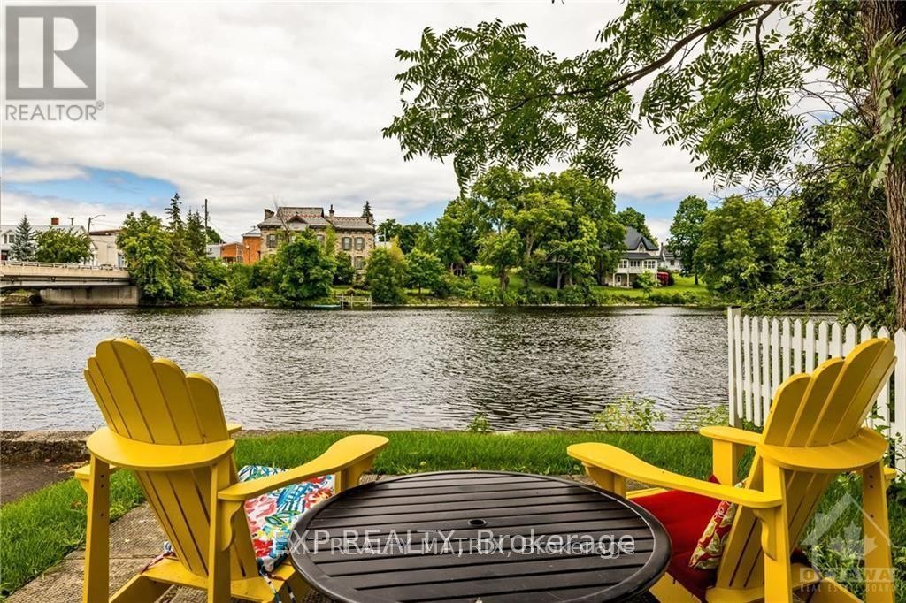 












2 - 5 BRIDGE STREET

,
Mississippi Mills,




Ontario
K0A1A0

