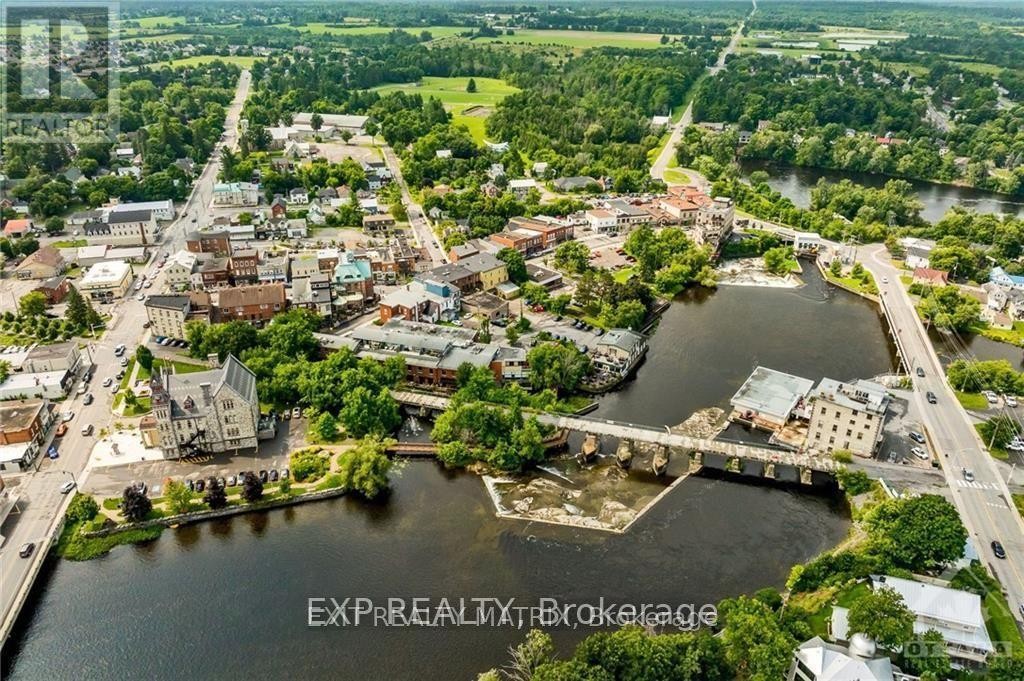 












2 - 5 BRIDGE STREET

,
Mississippi Mills,




Ontario
K0A1A0

