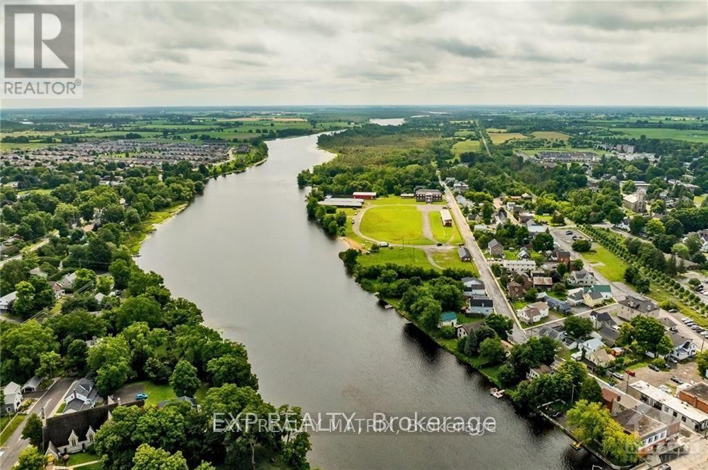 












2 - 5 BRIDGE STREET

,
Mississippi Mills,




Ontario
K0A1A0

