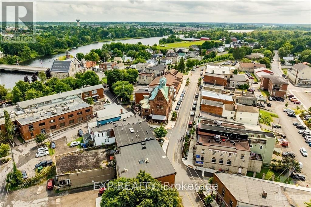 












2 - 5 BRIDGE STREET

,
Mississippi Mills,




Ontario
K0A1A0

