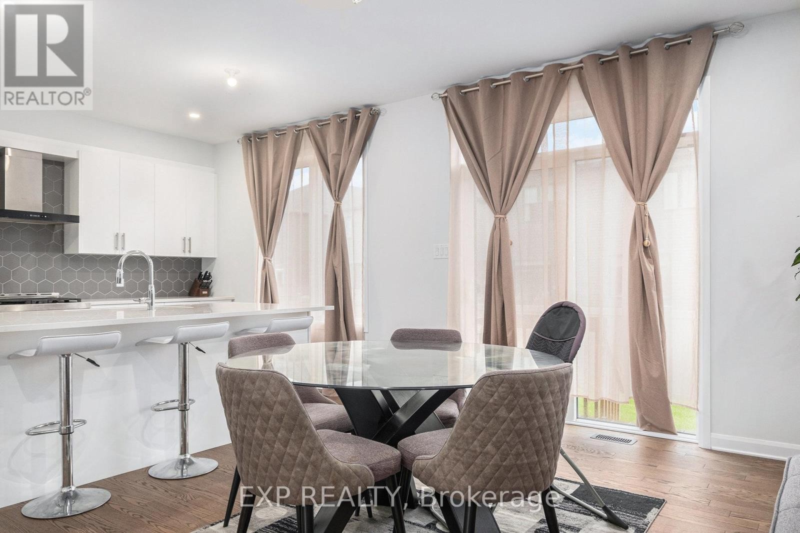 












528 ANCHOR CIRCLE

,
Ottawa,




Ontario
K4M0X5

