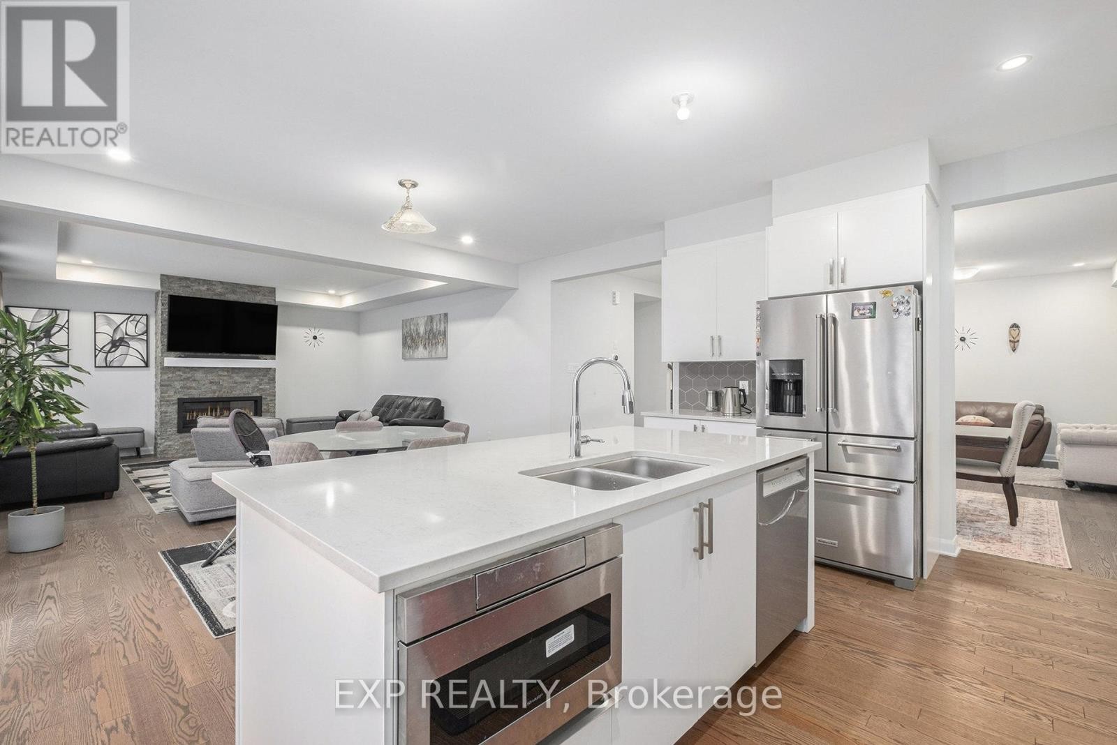 












528 ANCHOR CIRCLE

,
Ottawa,




Ontario
K4M0X5

