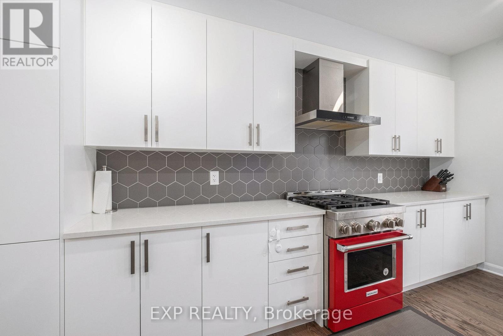 












528 ANCHOR CIRCLE

,
Ottawa,




Ontario
K4M0X5

