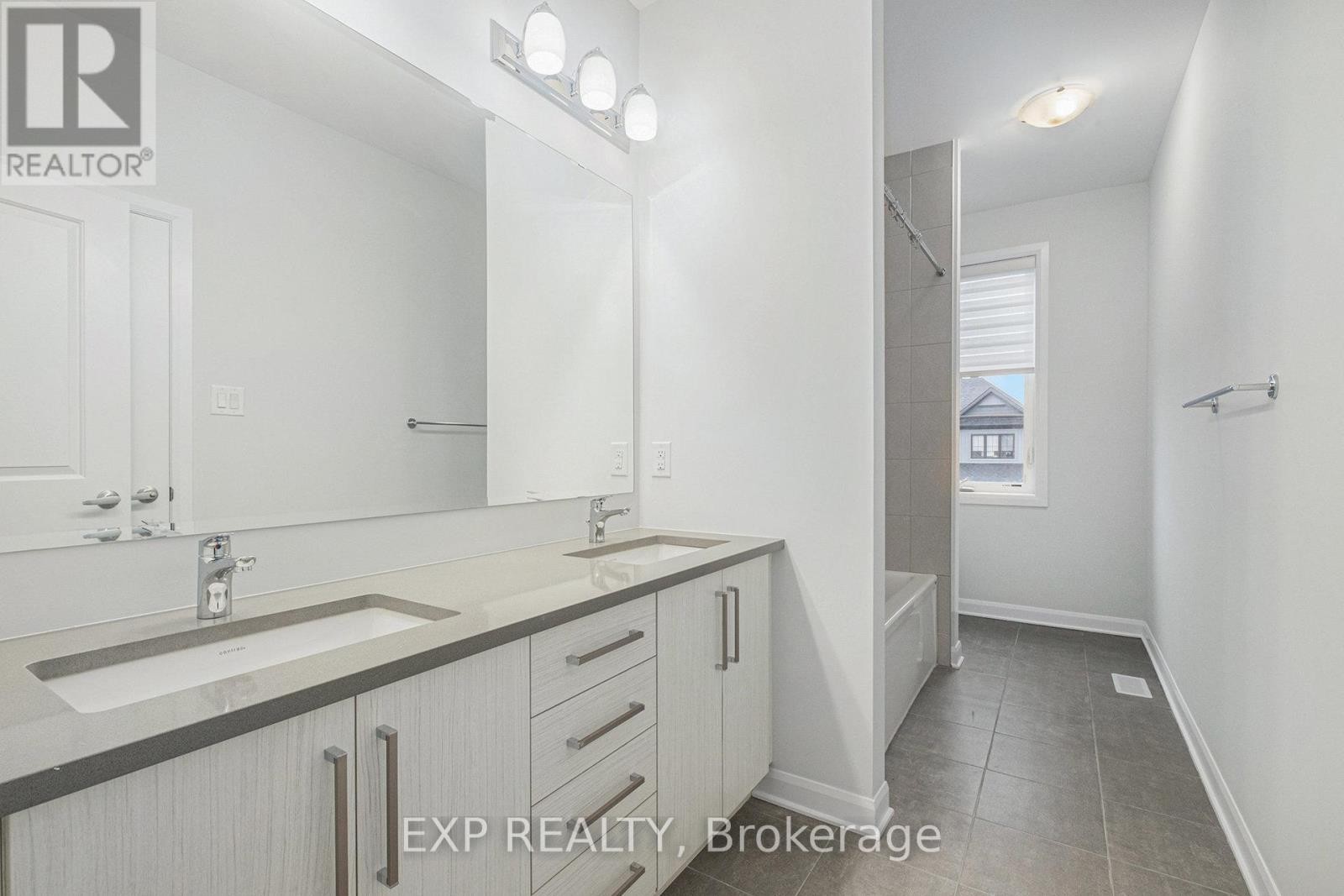 












528 ANCHOR CIRCLE

,
Ottawa,




Ontario
K4M0X5

