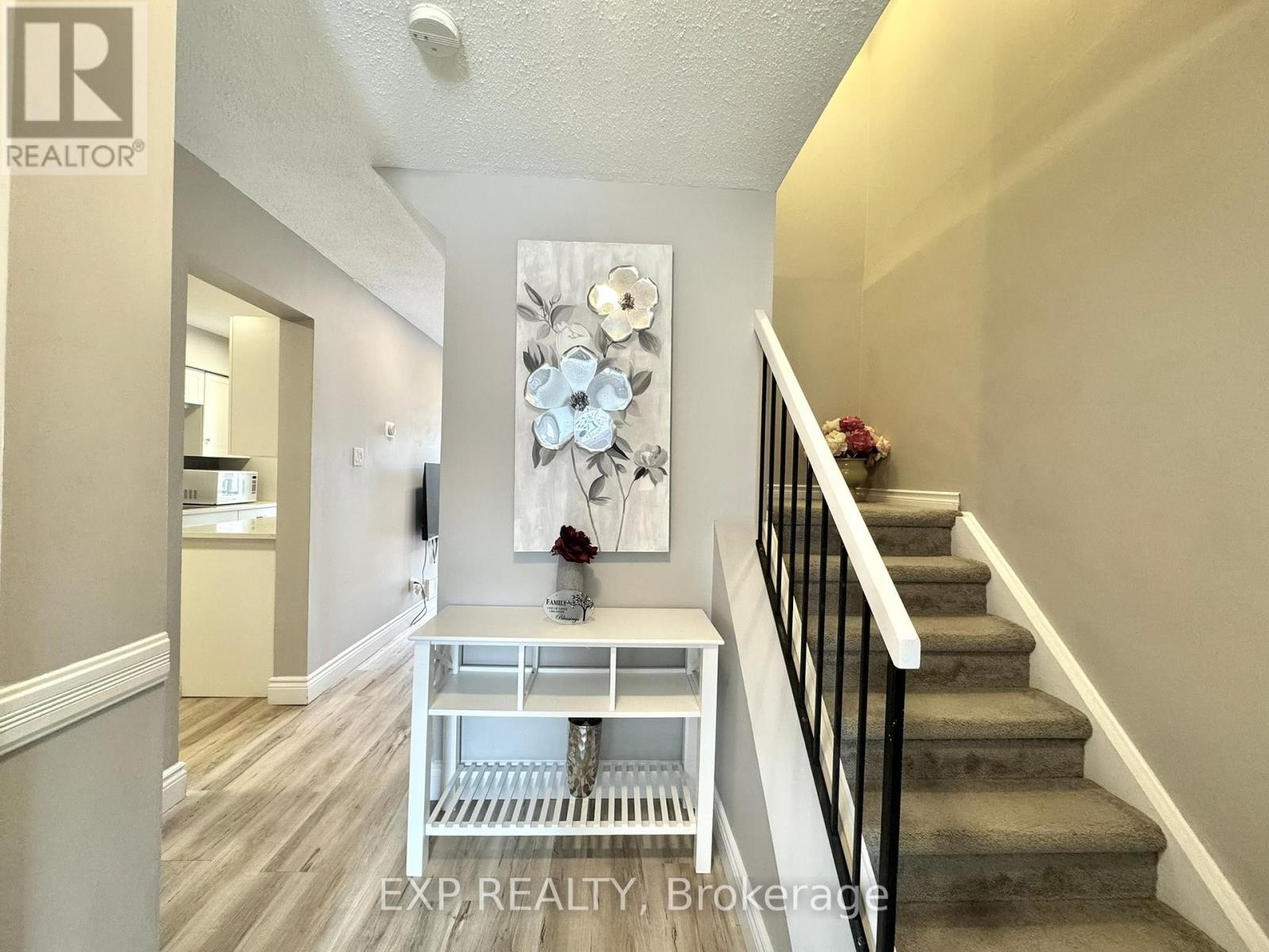 












1584 HOSKINS CRESCENT

,
Ottawa,




Ontario
K4A2J1

