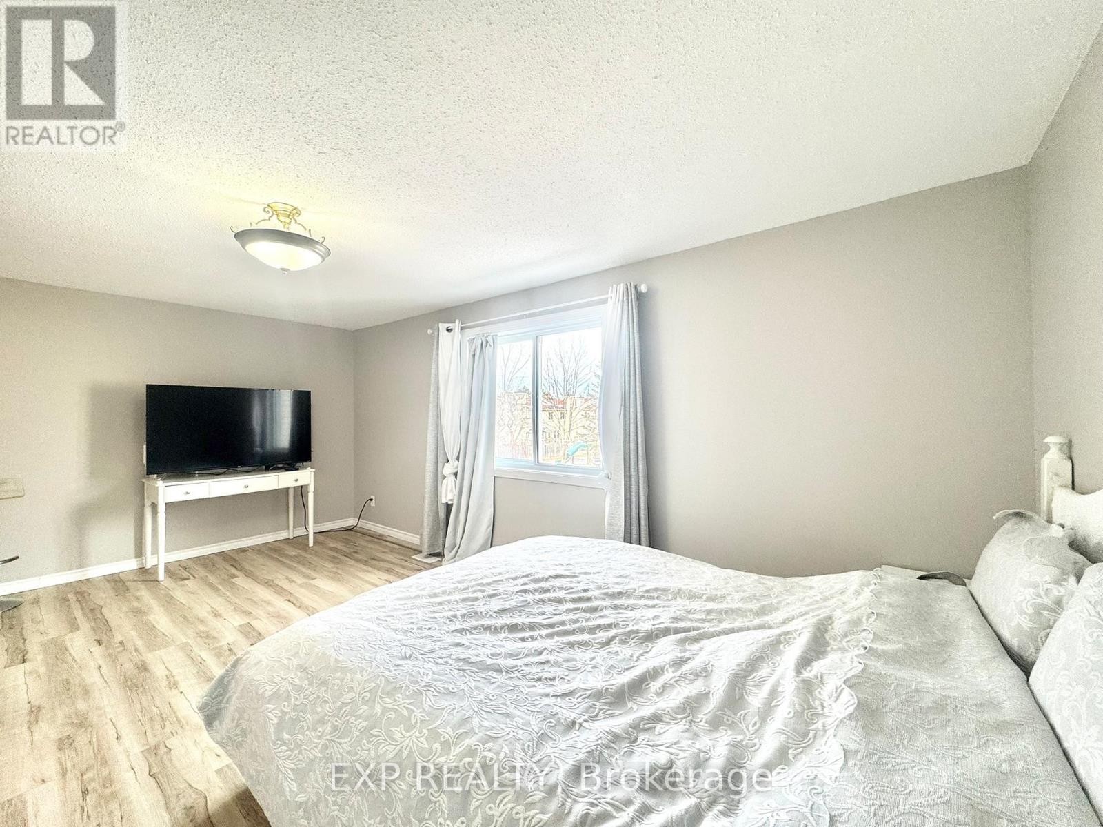 












1584 HOSKINS CRESCENT

,
Ottawa,




Ontario
K4A2J1

