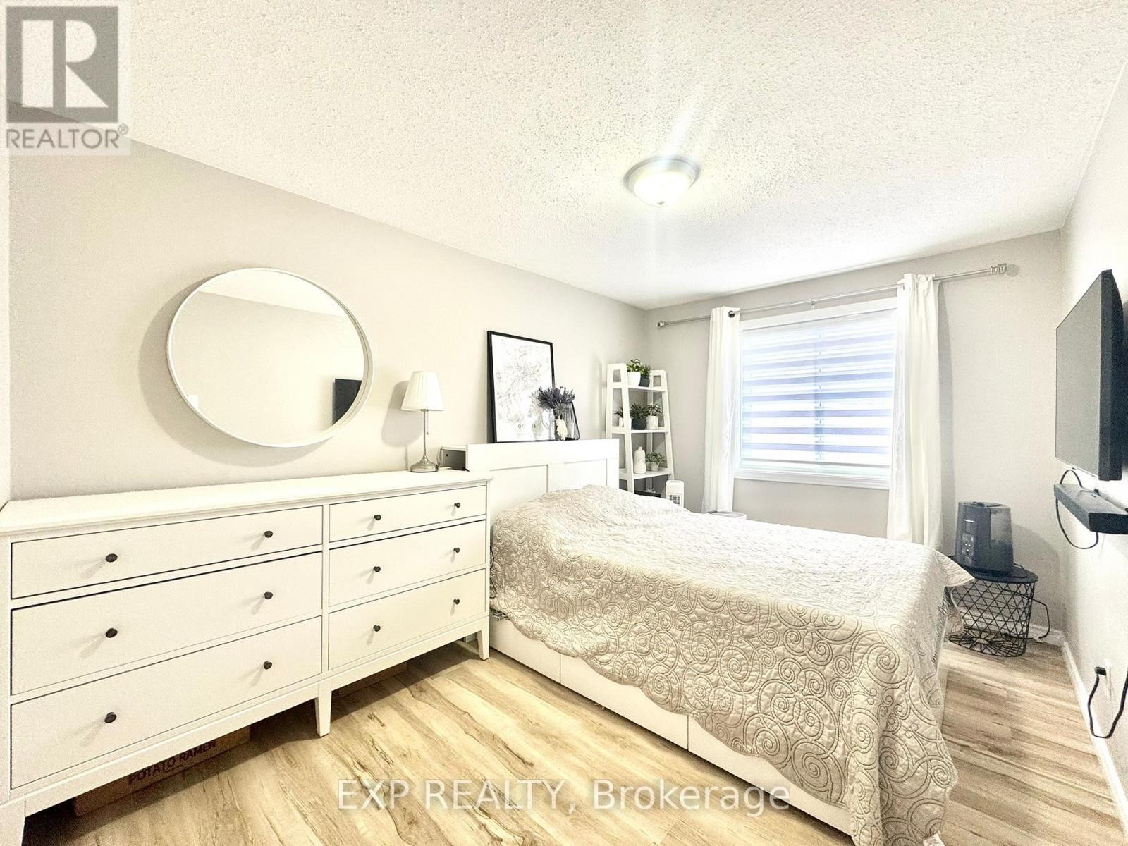 












1584 HOSKINS CRESCENT

,
Ottawa,




Ontario
K4A2J1

