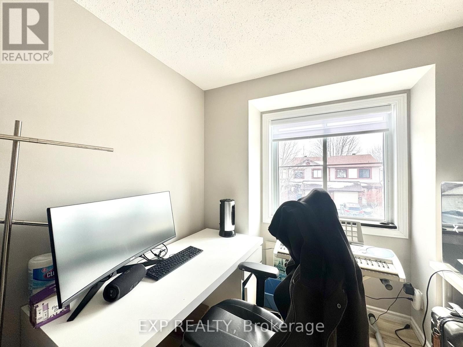 












1584 HOSKINS CRESCENT

,
Ottawa,




Ontario
K4A2J1

